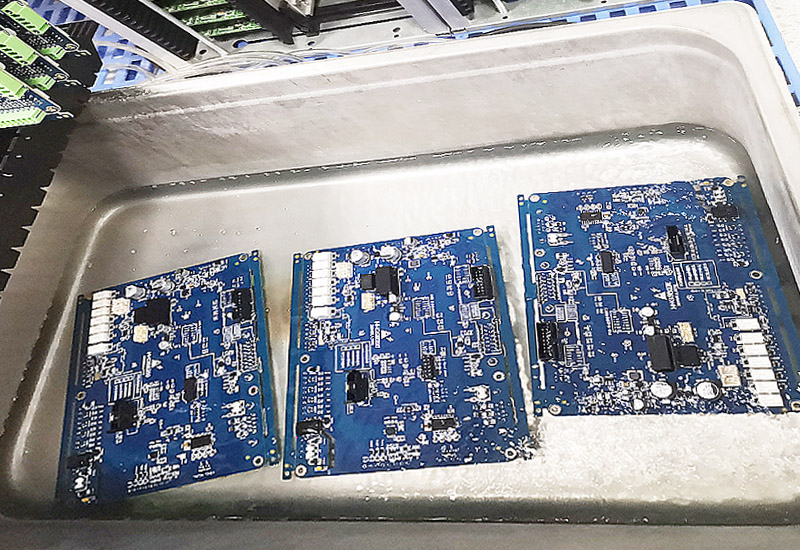 Circuit board immersed in cleaning solution for cleaning