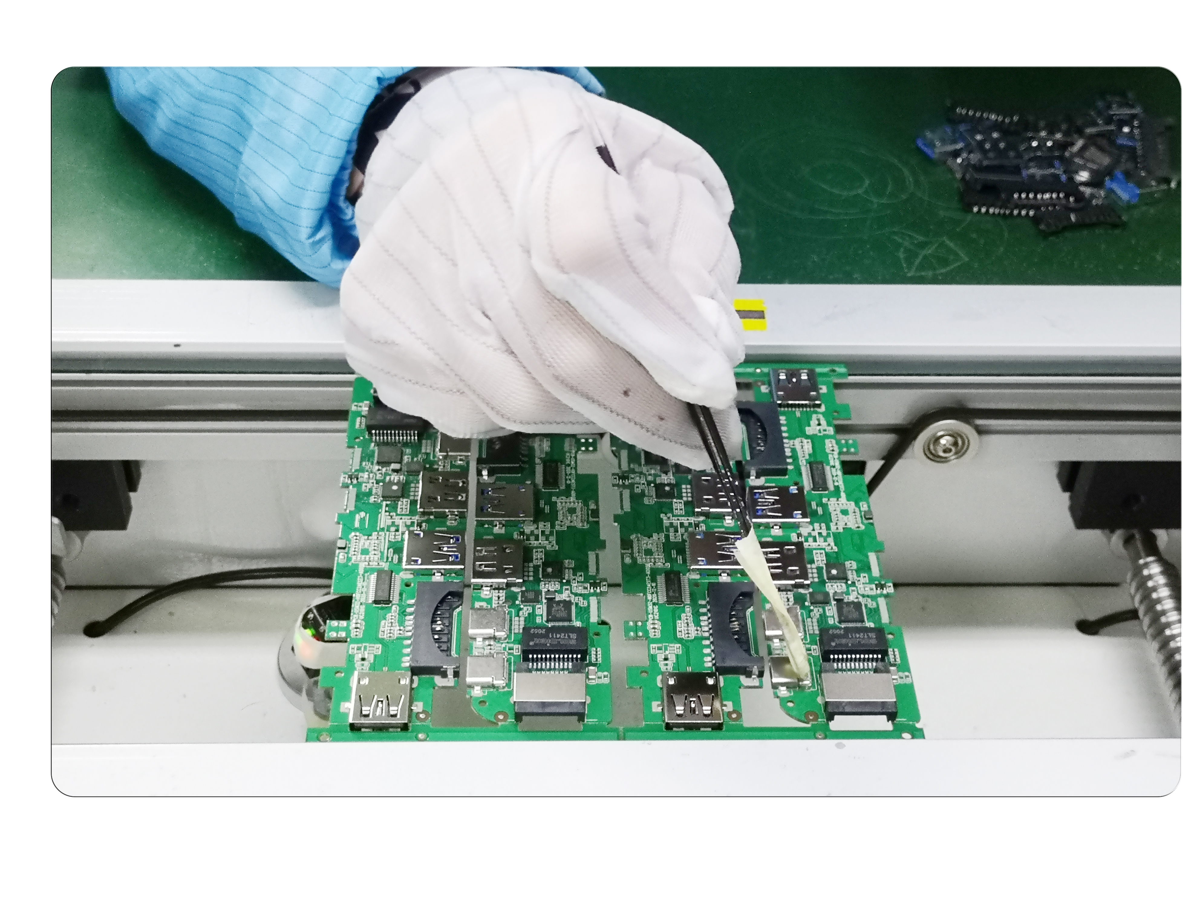 PCB assembly adopts BGA technology to reduce interference and crosstalk between pins